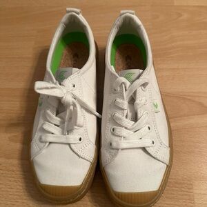 Cariuma Canvas Sneakers